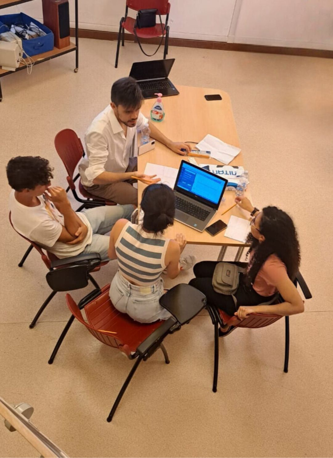 Gabriel Teixeira discussing project ideas with his team during a summer program
